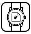 Imagen de una persona retirando la película protectora del fondo de la caja de un reloj