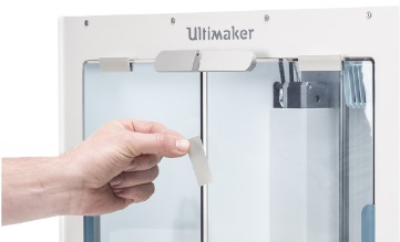Ultimaker - S5 - Desmontaje - Paso 1 - Coloque las herramientas de fijación de la puerta Desmontaje - Paso 1 - Coloque las herramientas de fijación de la puerta