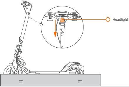 Segway - KickScooter - Montaje - Paso 3 - Deslice el manillar Montaje - Paso 3 - Deslice el manillar