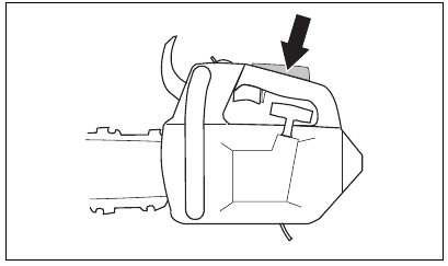 Husqvarna - T435 - Para realizar una comprobación del gatillo del acelerador - Paso 2 Para realizar una comprobación del gatillo del acelerador - Paso 2