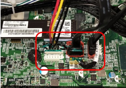 Extracci&oacute;n del HDD - Paso 1 - Desconecte el cable SATA