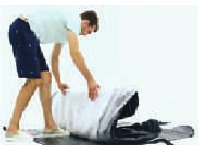 Despliegue el spa inflable sobre el protector de base (opcional)