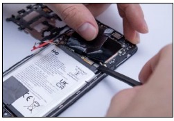 Desconectar el cable flexible de la bater&iacute;a de la placa base