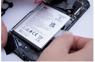 Desmontaje - Sacar la bater&iacute;a del tel&eacute;fono - Paso 1