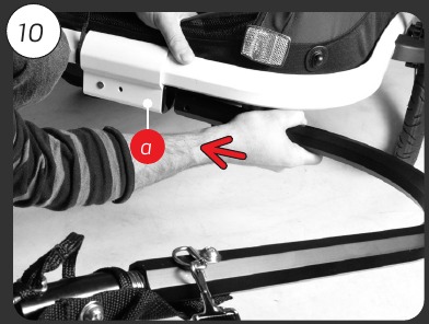 Fijaci&oacute;n del brazo de bicicleta al remolque - Paso 1