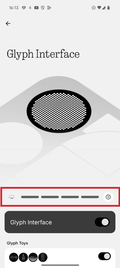 Captura de pantalla que muestra el control deslizante de brillo en los ajustes de la Glyph Interface.