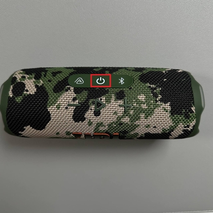 Bot&oacute;n de encendido en JBL Flip 7