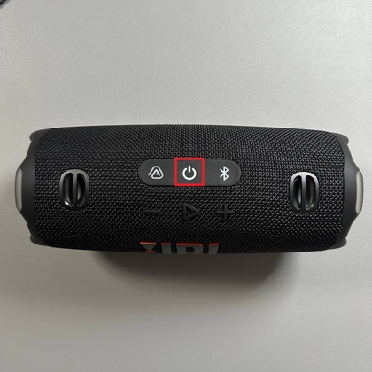 Bot&oacute;n de encendido en JBL Charge 6