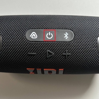 Bot&oacute;n de encendido en JBL Charge 6
