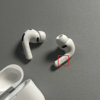 Una sola pulsaci&oacute;n en el auricular izquierdo