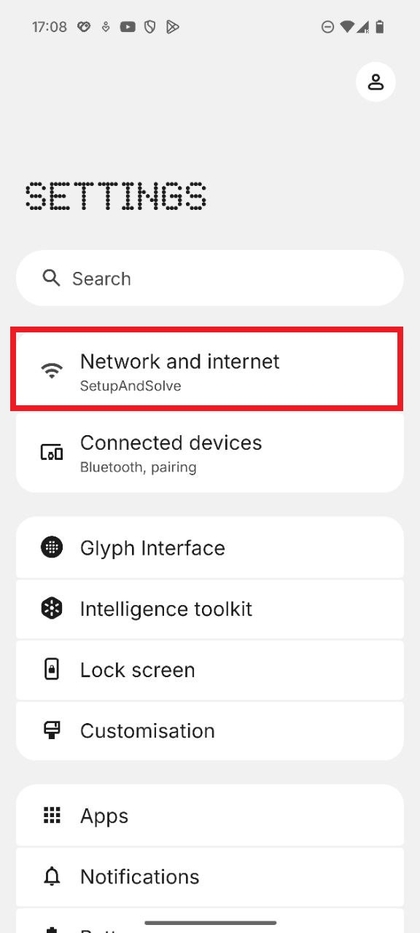 Captura de pantalla del men&uacute; de Ajustes con 'Red e Internet' resaltado.