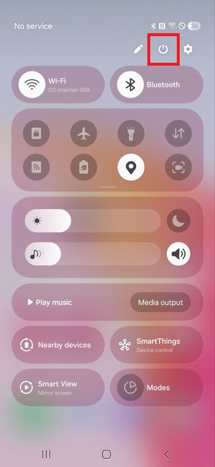 Desplegable mostrando el Centro de Control en el Samsung Galaxy A17 5G
