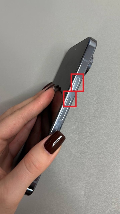 Ubicaci&oacute;n de los botones de encendido y subir volumen en Google Pixel 10