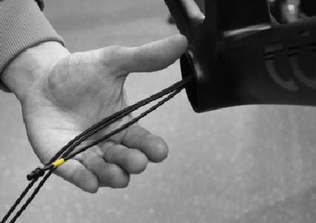Enrutamiento de cables del cuadro e instalaci&oacute;n de los frenos - Paso 2