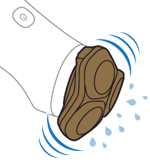 Sacudiendo cuidadosamente el exceso de agua y dejando que el soporte del cabezal de afeitado se seque al aire