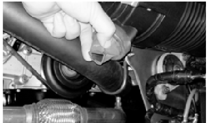 Retirada e inspecci&oacute;n del filtro de aire - Paso 1