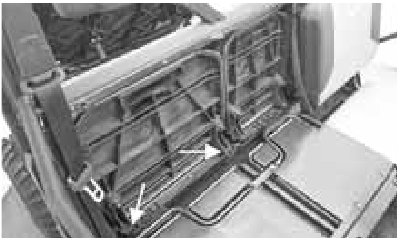 Amarres de la caja de carga - Almacenamiento detr&aacute;s del asiento - Paso 3