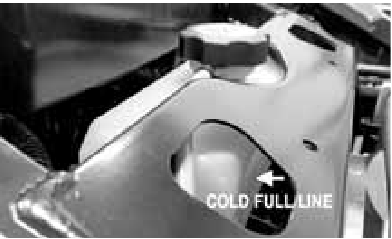 Sistema de refrigeraci&oacute;n l&iacute;quida: comprobaci&oacute;n del refrigerante - paso 2