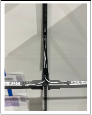 Montaje de accesorios LED debajo de un estante de alambre - Paso 2