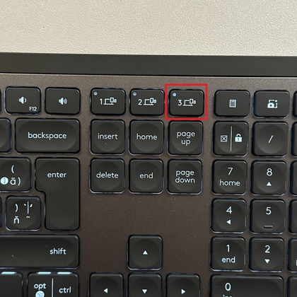 Emparejando el tercer dispositivo con el Logitech MX Keys S