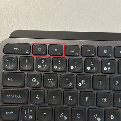 Teclas F1 y F2 para el ajuste del brillo