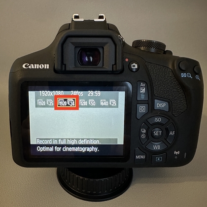 Ajuste de la velocidad de fotogramas a 24 fps en la Canon EOS 2000D