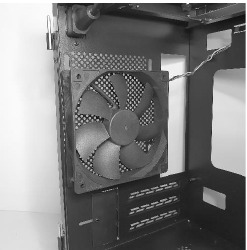 La parte posterior puede alojar hasta un radiador y un ventilador de 120 mm.