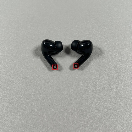 Retirar la l&aacute;mina protectora de los auriculares