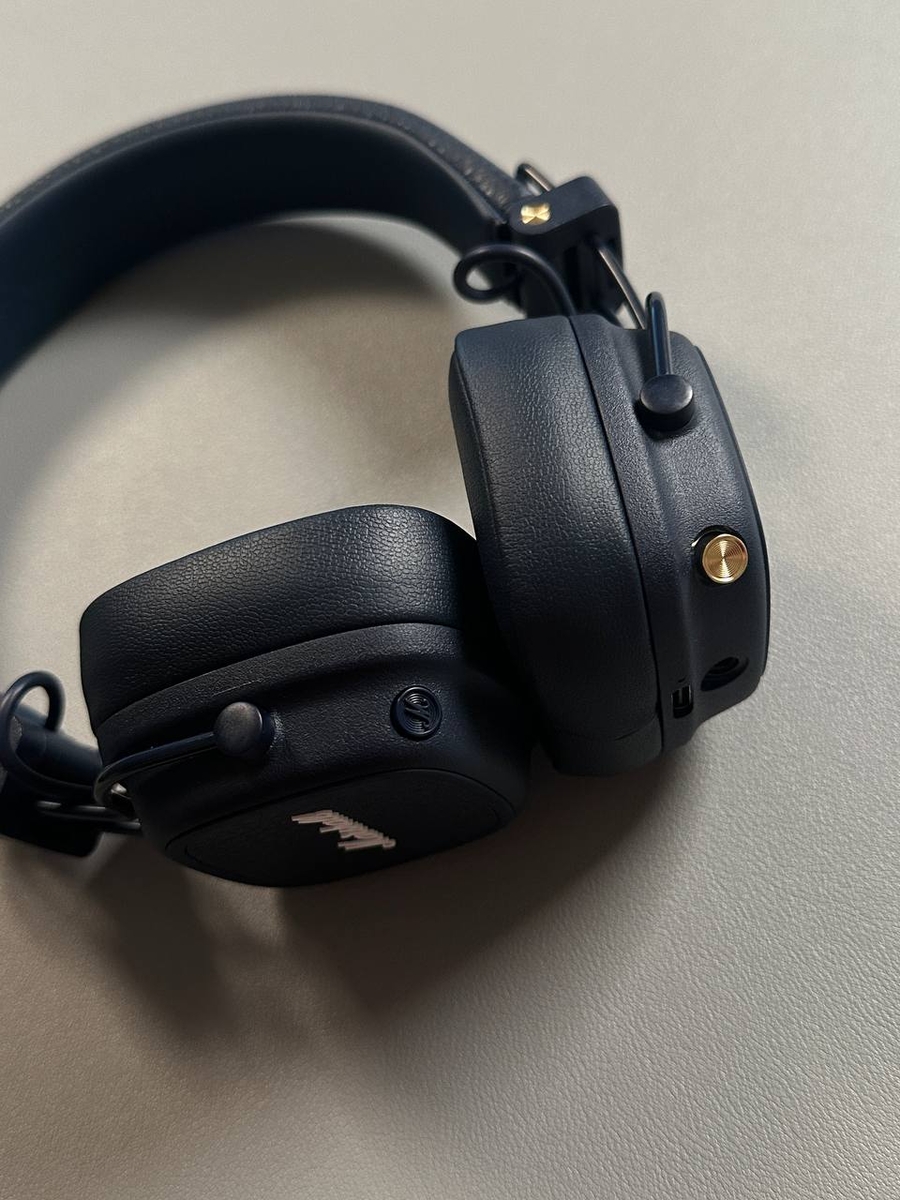 C&oacute;mo usar la conexi&oacute;n dual en los auriculares Marshall Major V