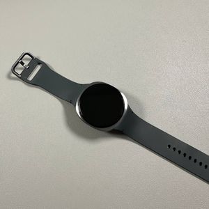 C&oacute;mo quitar o cambiar las correas en el Samsung Galaxy Watch 8 LTE