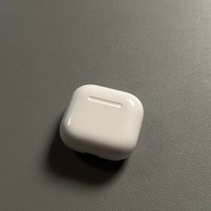 Apple AirPods 4 con cancelaci&oacute;n activa de ruido (ANC) - C&oacute;mo renombrar en un iPhone