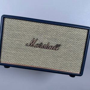 C&oacute;mo comprobar y actualizar el firmware en Marshall Acton III